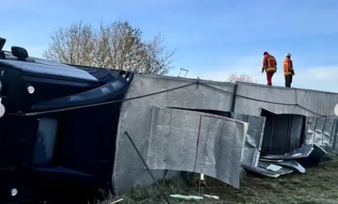 Dépannage et remorquage d'un semi-remorque couché à Albi, proche de Castres, POLO AUTOMOBILES